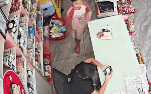 'Búp măng non' giận chị gái nên gây họa, mẹ xem lại camera mà nói không nên lời