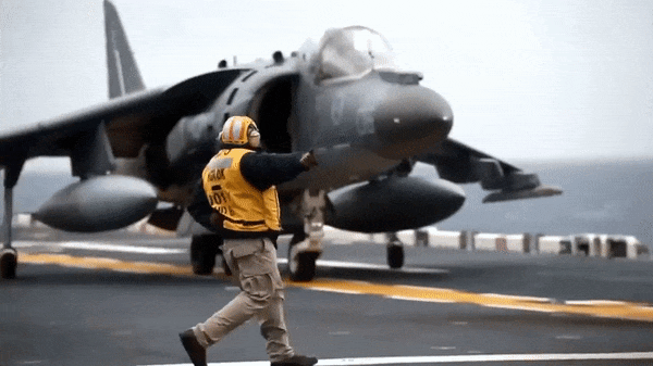 Lịch sử ít biết về tiêm kích cất hạ cánh thẳng đứng Harrier Mỹ