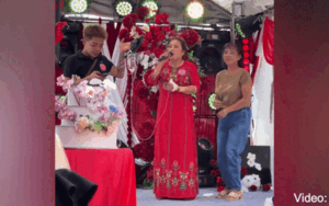Lên hát đám cưới, người phụ nữ khiến cả hôn trường trầm trồ vì lý do hết sức hy hữu