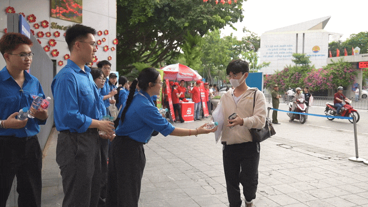 Hà Nội huy động nhiều lực lượng hỗ trợ kỳ thi tốt nghiệp THPT 2026