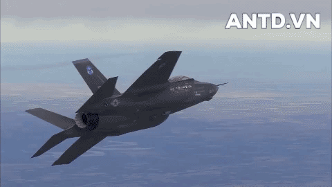 Tiêm kích F-35 biểu diễn kỹ năng chiến đấu khiến Su-57 phải 'ngước nhìn'
