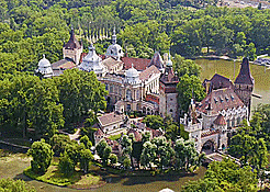 Lâu đài kết hợp 21 nét kiến trúc khác nhau ở Hungary
