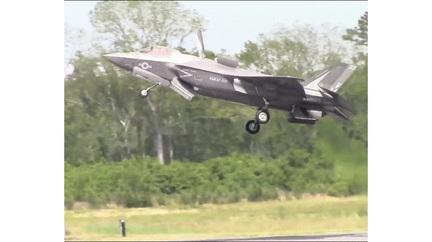 Cận cảnh màn nhào lộn 12 động tác của 'Tia chớp' F-35 trên bầu trời Mỹ