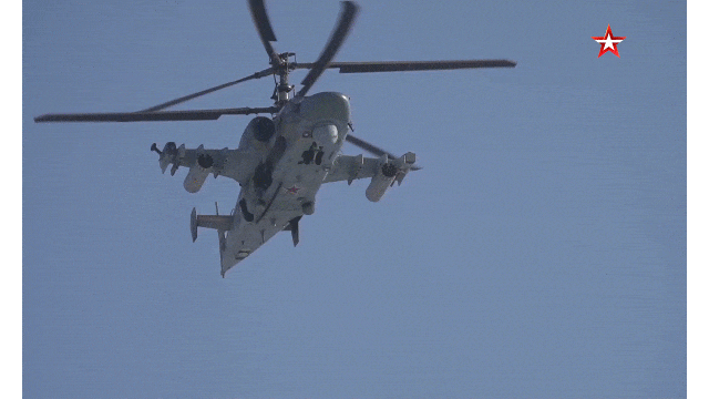 Xem 'Cá sấu' Ka-52 của Nga nhào lộn điên cuồng chưa từng có