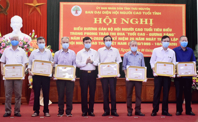 Biểu dương người cao tuổi trong phong trào 'Tuổi cao - Gương sáng'