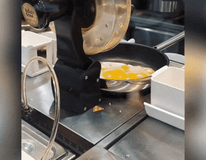 Robot nấu bữa sáng chỉ trong 20 giây