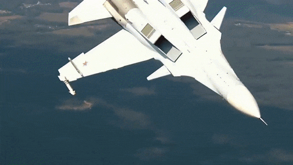 Tiêm kích Su-30SM Nga chặn UAV MQ-9 Mỹ trên Biển Đen