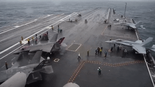 Mỹ sẵn sàng điều thêm tàu sân bay USS Dwight D. Eisenhower đến gần Israel