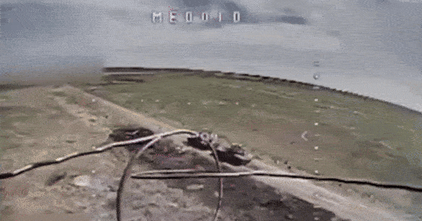 Video UAV Ukraine bắn nổ xe tăng T-72 và pháo tự hành Nga ở Donetsk