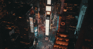 Giải mã tòa nhà hào nhoáng bị bỏ hoang giữa Quảng trường Thời đại ở New York