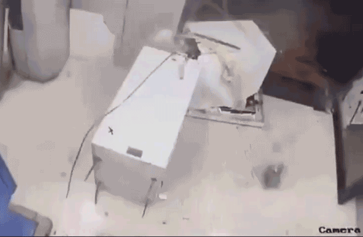 Kéo đổ cây ATM bằng ô tô để trộm tiền khi trời chưa sáng
