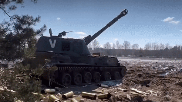 Xe tăng Abrams Ukraine nổ tung khi trúng đạn pháo thông minh Nga