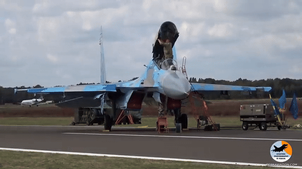 Ukraine thiệt hại tiêm kích Su-27 ngay tại căn cứ Mirgorod?