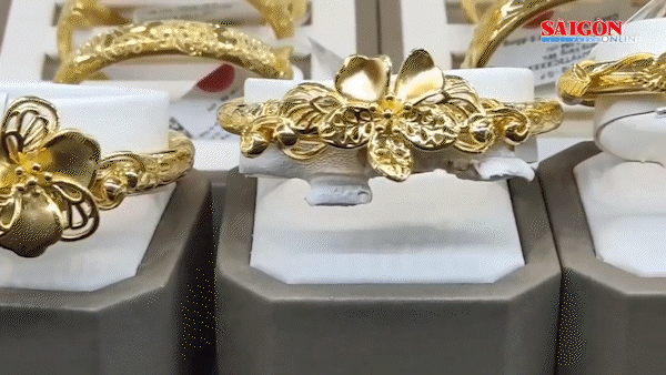Vàng trong nước bình lặng dù vàng thế giới lập đỉnh cao mới