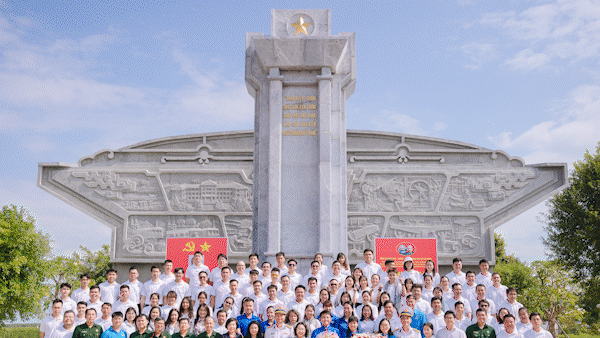 Đoàn đại biểu Đảng ủy Khối Dân - Chính - Đảng TPHCM thăm, giao lưu với Lữ đoàn 167, Vùng 2 Hải quân