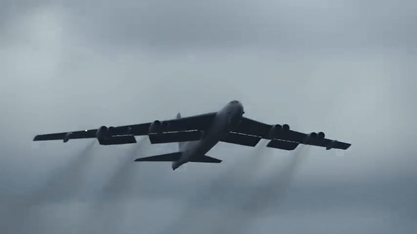 Mỹ triển khai oanh tạc cơ B-52H đến Trung Đông giữa tình hình nóng