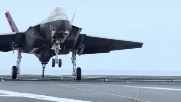 Tiêm kích hạm tàng hình F-35C tấn công Houthi ở Yemen