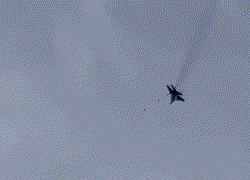 Cận cảnh tiêm kích MiG-29 Ukraine thả 4 quả bom Mỹ