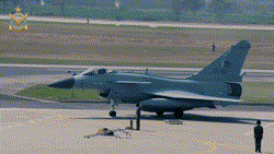 Tiêm kích J-10C Pakistan khiến Rafale của Ấn Độ 'choáng váng' với khả năng gây nhiễu điện tử?