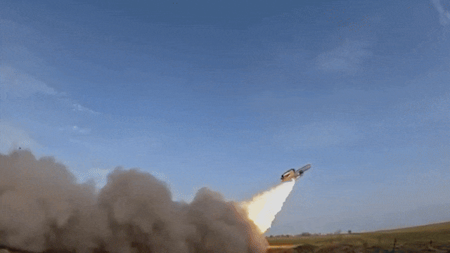 Ukraine c&ocirc;ng bố video d&acirc;y chuyền sản xuất h&agrave;ng loạt t&ecirc;n lửa, UAV nội địa