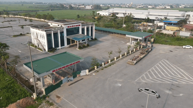 Bến xe 250 tỷ đồng xây xong rồi 'đắp chiếu'