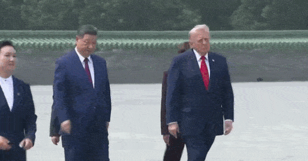 Video Tổng thống Trump và Chủ tịch Tập Cận Bình thăm đền Thiên Đàn