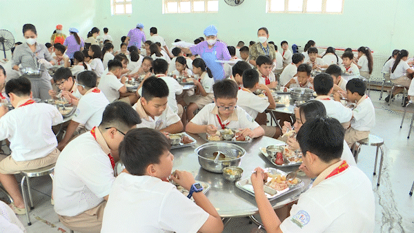 Sở ATTP TPHCM kh&oacute; kiểm tra hết c&aacute;c cơ sở cung cấp suất ăn, thực phẩm