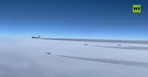 Chiến đấu cơ hộ tống máy bay của ông Putin đi vào Kazakhstan