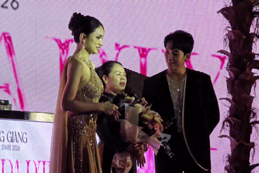 Hương Giang về nước sau MGI All Star, mẹ ruột 'nhắc khéo' điều gì?