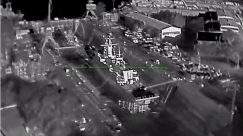 Ukraine c&ocirc;ng bố video UAV tấn c&ocirc;ng t&agrave;u chiến tại căn cứ hải qu&acirc;n Nga