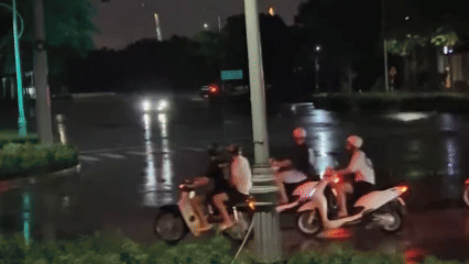 [Clip]: Tài xế 'múa xe' giữa đường phố ở TPHCM