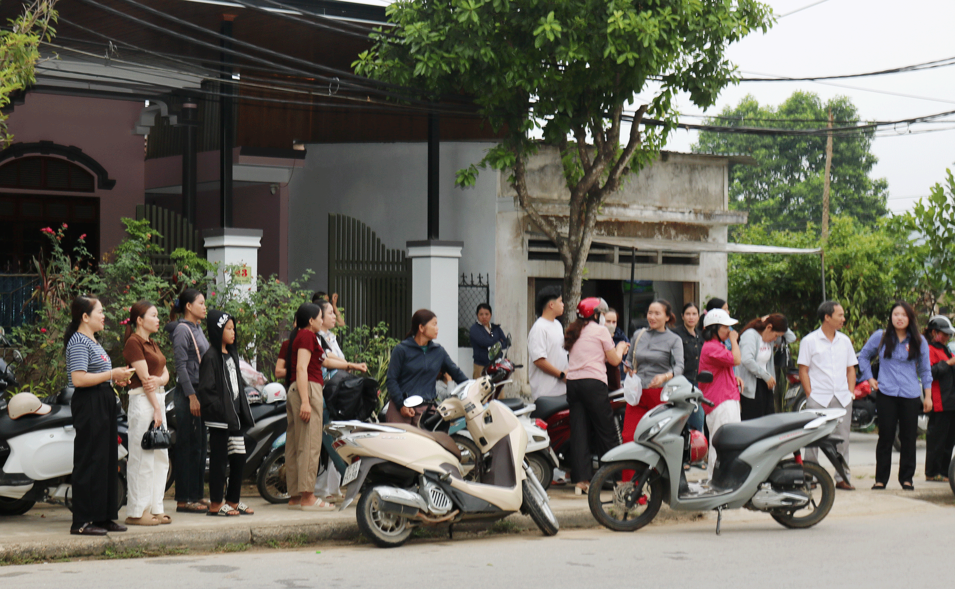 Gửi niềm tin theo bước chân con