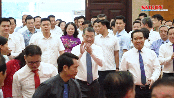 Thủ tướng L&ecirc; Minh Hưng ph&aacute;t động phong tr&agrave;o thi đua 'Quyết t&acirc;m thực hiện thắng lợi mục ti&ecirc;u tăng trưởng bền vững 2 con số'