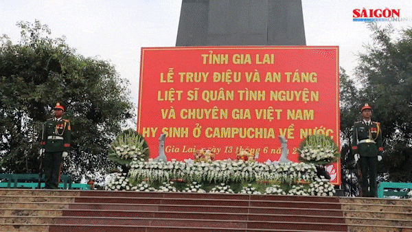 Ph&oacute; Thủ tướng Hồ Quốc Dũng dự lễ truy điệu, an t&aacute;ng h&agrave;i cốt liệt sĩ tại Gia Lai