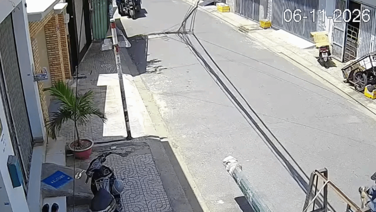 Clip: Xe ba g&aacute;c quay đầu ẩu g&acirc;y họa cho xe m&aacute;y