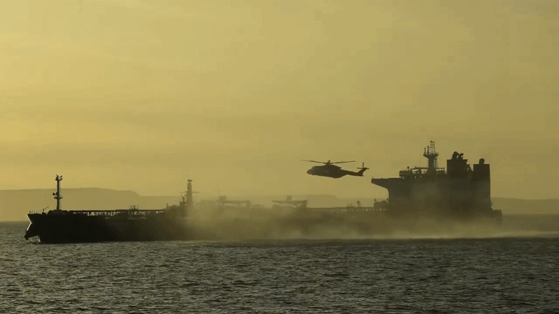 Đặc nhiệm Anh đổ bộ xuống t&agrave;u dầu nghi vấn, căng thẳng tr&ecirc;n biển Baltic leo thang