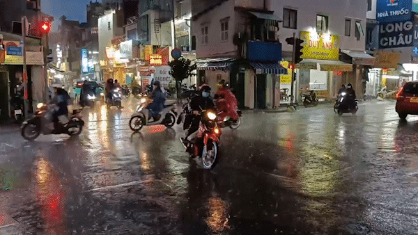 TPHCM v&agrave; Nam bộ c&oacute; mưa d&ocirc;ng v&agrave;o chiều tối