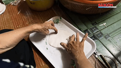 T&igrave;m lại &acirc;m thanh tuổi thơ đất Huế với trống l&ugrave;ng tung v&agrave; con ve ve của mệ Hường