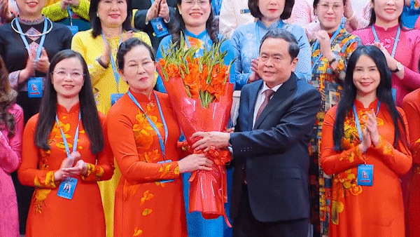 Đồng ch&iacute; L&ecirc; Thị Thủy t&aacute;i đắc cử Chủ tịch Hội LHPN Việt Nam kh&oacute;a XIV