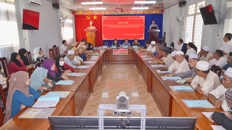 An Giang tuy&ecirc;n truyền phổ biến gi&aacute;o dục ph&aacute;p luật v&ugrave;ng đồng b&agrave;o d&acirc;n tộc thiểu số