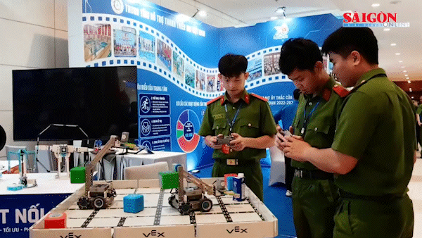 Nhiều trải nghiệm c&ugrave;ng 'Chuyến t&agrave;u tiến v&agrave;o kỷ nguy&ecirc;n mới'