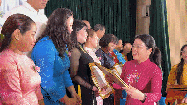 TPHCM tuy&ecirc;n dương 168 gia đ&igrave;nh hạnh ph&uacute;c ti&ecirc;u biểu