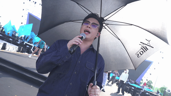 Đ&ocirc;ng H&ugrave;ng thổi sức n&oacute;ng cho concert Thanh xu&acirc;n