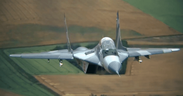 Ti&ecirc;m k&iacute;ch MiG-29 của Ukraine rơi khi l&agrave;m nhiệm vụ chiến đấu, phi c&ocirc;ng tho&aacute;t nạn