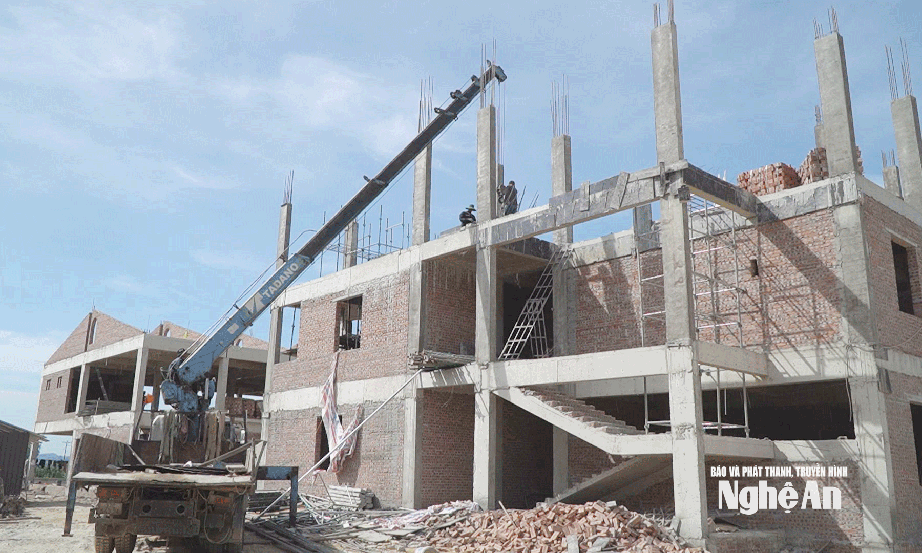 Vượt nắng n&oacute;ng, tăng tốc x&acirc;y 11 trường học v&ugrave;ng bi&ecirc;n