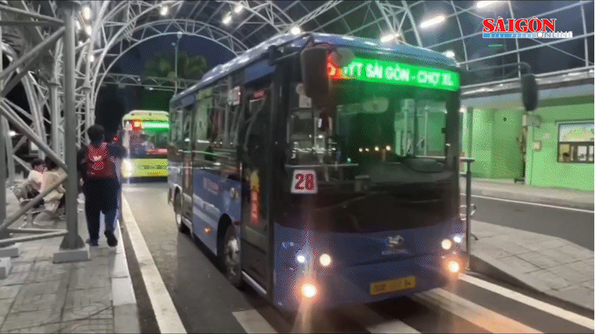 TPHCM: Người d&acirc;n phấn khởi trong ng&agrave;y đầu đi xe bu&yacute;t miễn ph&iacute;
