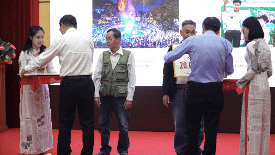 C&ocirc;ng tr&igrave;nh b&aacute;o ch&iacute; dữ liệu v&agrave; Cuộc thi ảnh 'Rạng rỡ t&ecirc;n v&agrave;ng': Những l&aacute;t cắt về sự chuyển m&igrave;nh của TPHCM