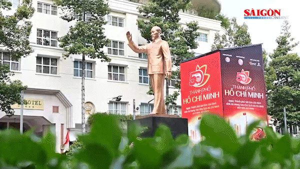 Rực rỡ cờ hoa ch&agrave;o mừng 50 năm TPHCM vinh dự mang t&ecirc;n B&aacute;c