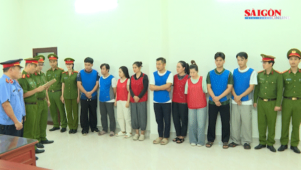 Triệt ph&aacute; đường d&acirc;y bu&ocirc;n lậu kim cương xuy&ecirc;n quốc gia