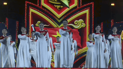 Người tạo n&ecirc;n m&agrave;n đồng diễn c&oacute; hơn 500 nghệ sĩ ở concert Thanh xu&acirc;n